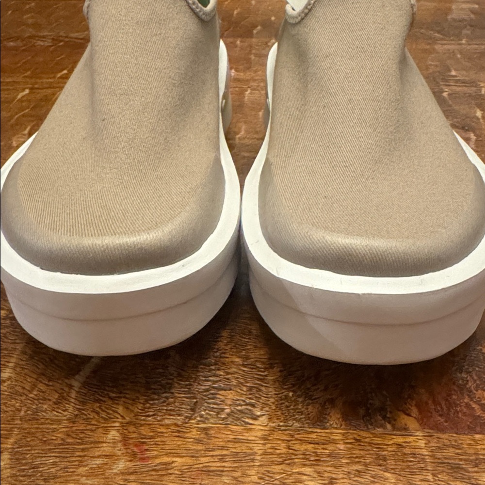 OOFOS, New, Size 8.5 OOMEGA EEZEE, Nomad - Picture 4 of 7